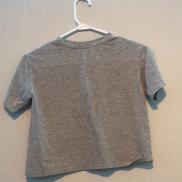 Kids grey snoopy rainbow T-shirt crop top - Picture 2 of 2